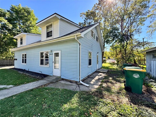 Building Photo - 834 E Cross St