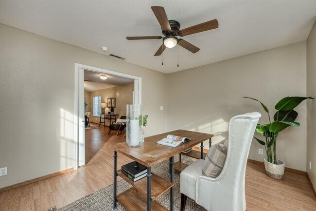Building Photo - Spacious 5 Bedroom Clovis Home