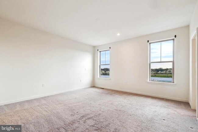 Building Photo - 46007 Woodpecker Sq