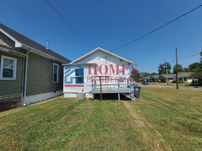 Building Photo - Two Bedroom House | Move in Special!