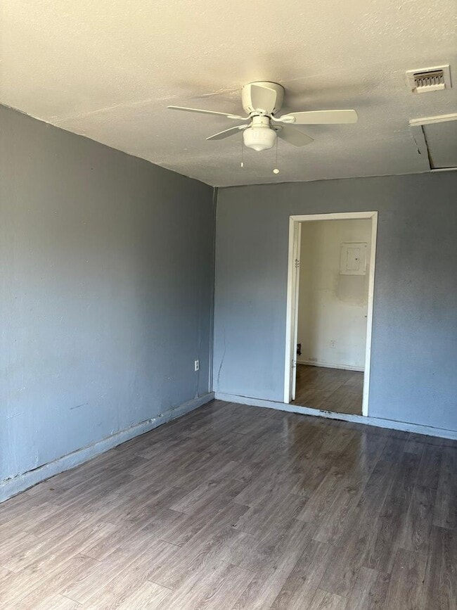 Building Photo - $0 First Month's Rent / $0 Deposit at Move-in