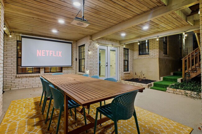 Building Photo - 2915 Quail Oak St