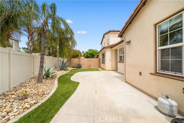 Building Photo - 46239 Lone Pine Dr