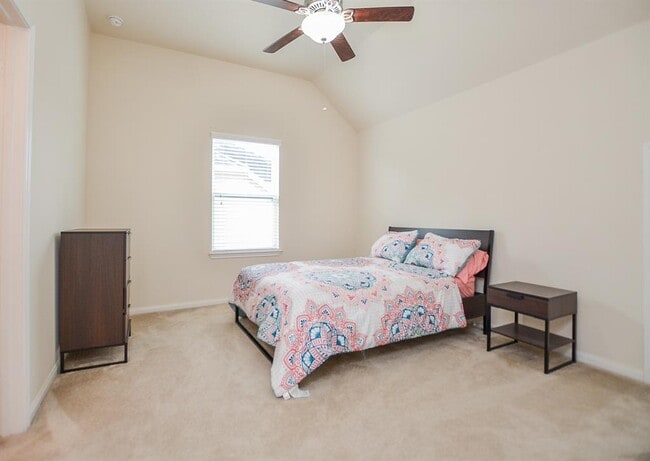 Building Photo - 24923 Diamond Ranch Dr