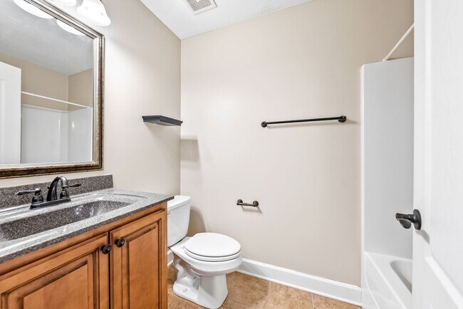 Building Photo - Pet Friendly Three Bedroom with Bonus!