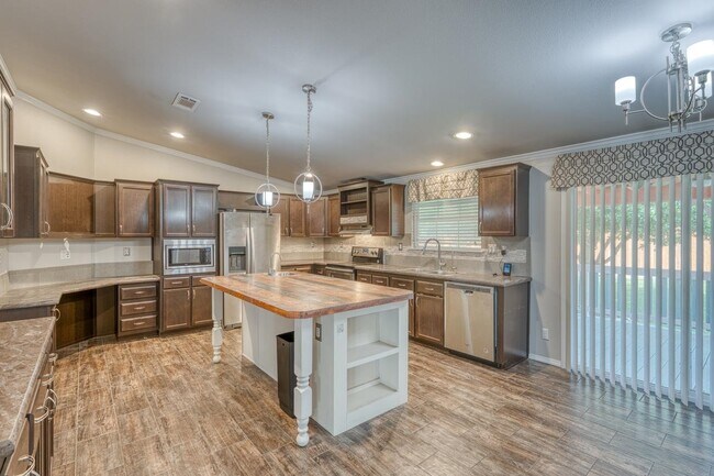 Building Photo - 826 Sandy Mountain Dr