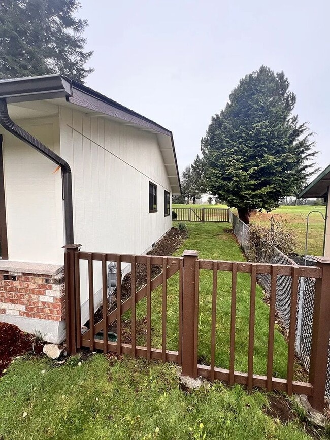 Building Photo - Rambler Golf Course View 3bd 2bath Avail. March 6th