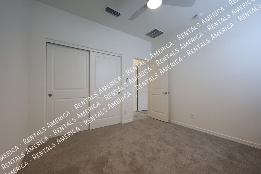 Building Photo - 1142 E Westwood Dr