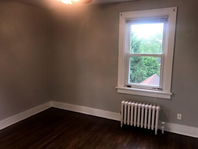Building Photo - 4 Bedroom; 1 Bath House for Rent - Swissvale
