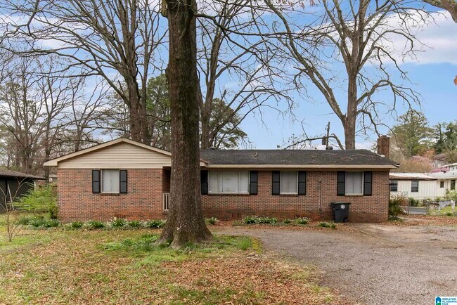 Building Photo - 9805 Maple Ln