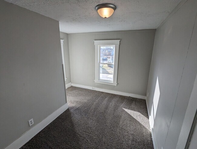 Building Photo - $599 Security Deposit Special