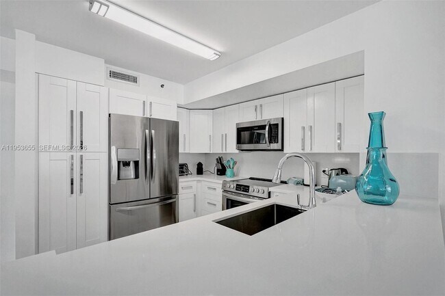 Building Photo - 19601 E Country Club Dr