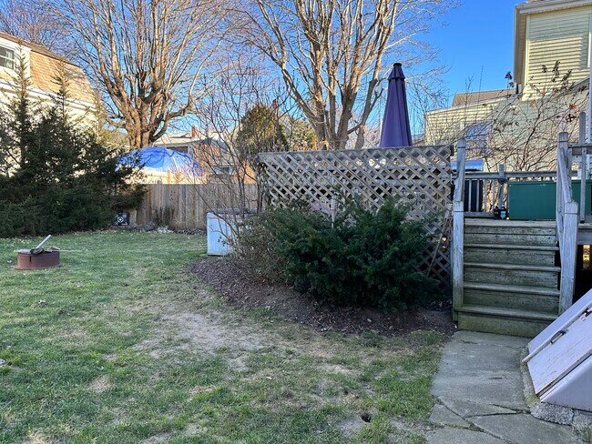 Building Photo - 14 Bedlow Ave