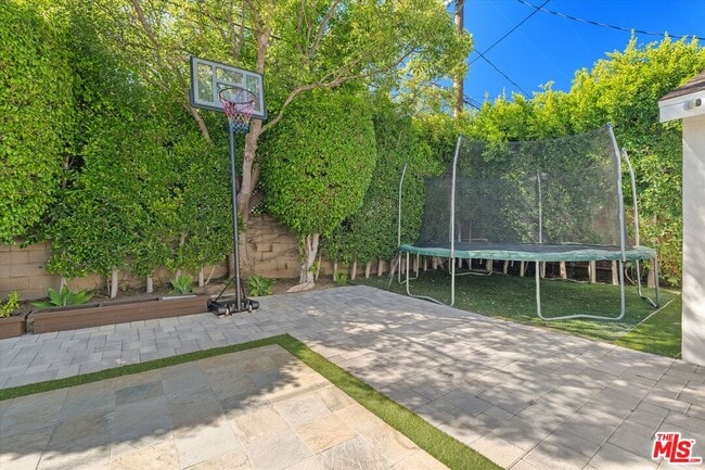 Building Photo - 2809 S Canfield Ave