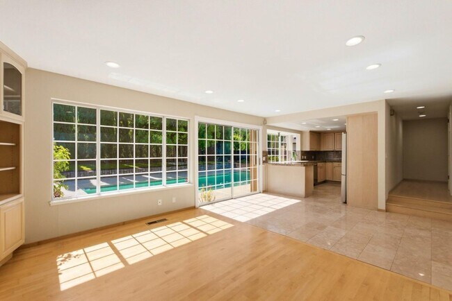 Building Photo - 7175 Cahen Dr
