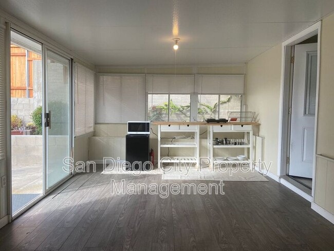 Building Photo - 5442 San Onofre Terrace