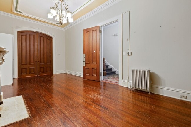 Building Photo - 277 Crown St