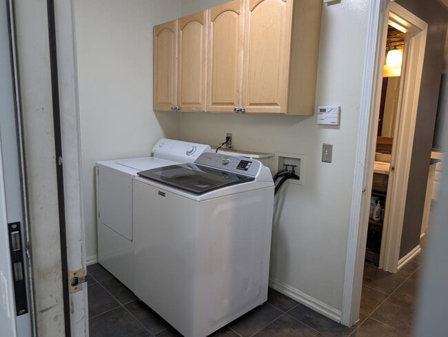 Building Photo - 24540 Pinehurst Ave