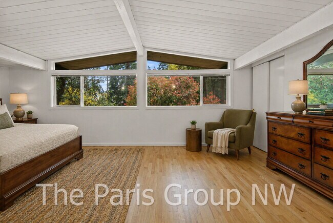 Building Photo - Fantastic Modernized Bridle Trails Mid Century Home * Central A/C, EV Charger, Exceptional Outdoo...