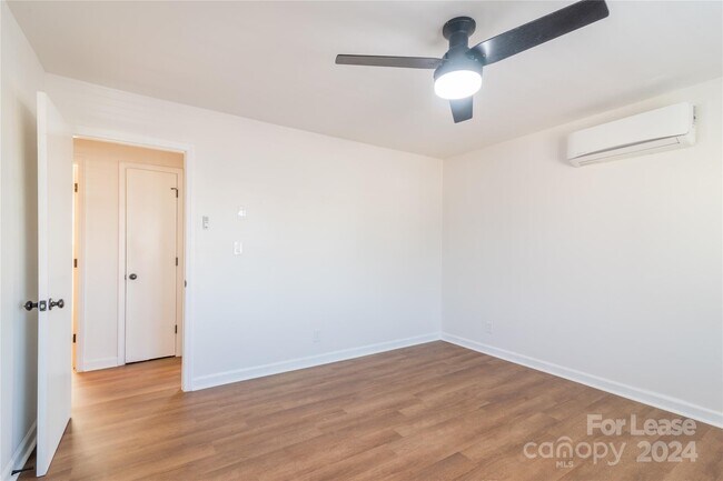 Building Photo - 933 Cantwell St