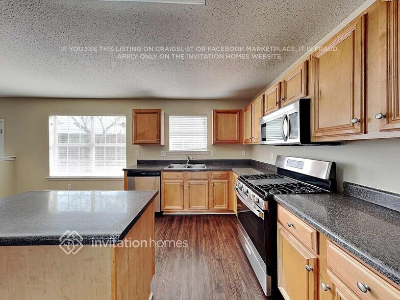 Building Photo - 1457 St George Pl