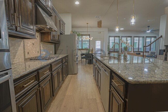 Building Photo - 1209 Savoy Ln