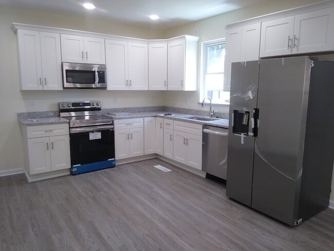 Building Photo - 907 Rugby St