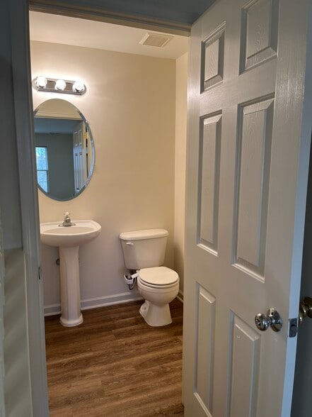 Building Photo - 211 Prairie Ct