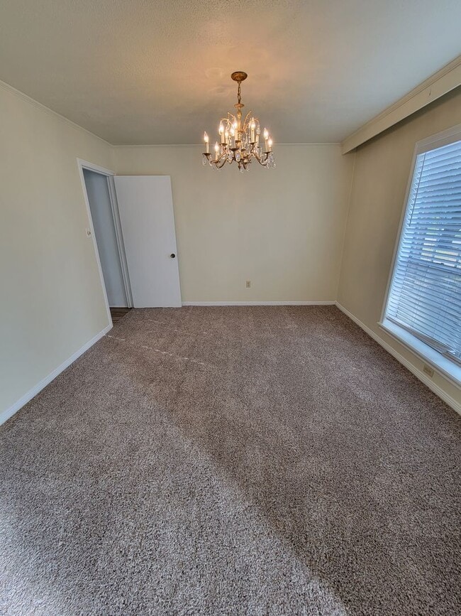 Building Photo - Bryan - 4 Bedroom - 2 bath - 2 story House with attached garage
