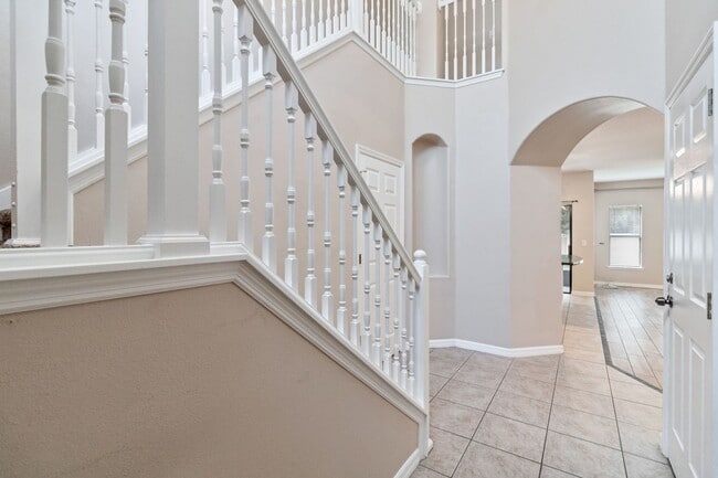 Building Photo - MOVE IN SPECIAL-Beautiful 2/2.5 Townhome W...