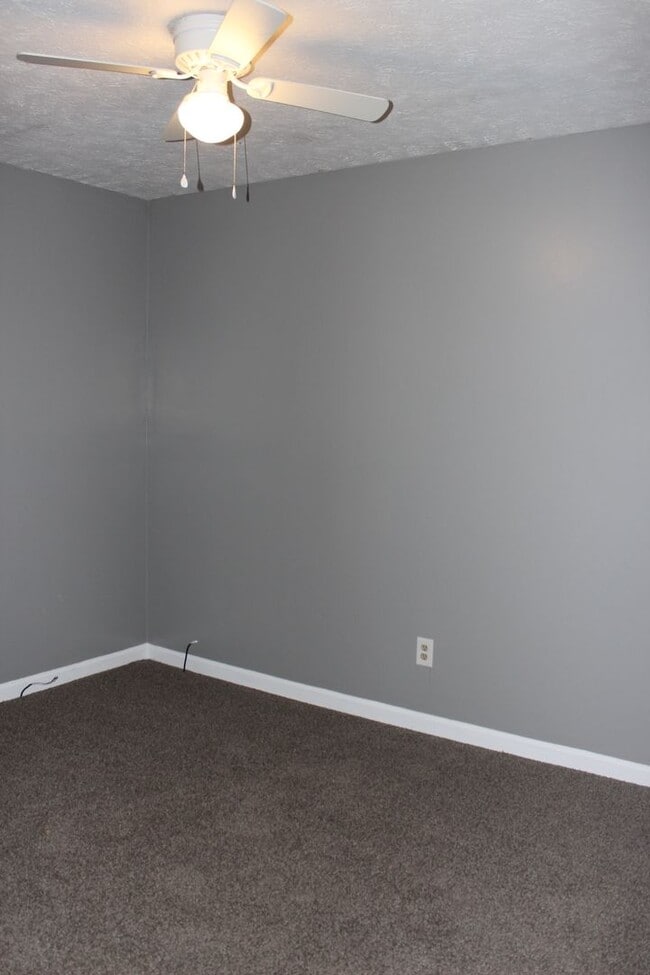 Building Photo - Lake Rim area