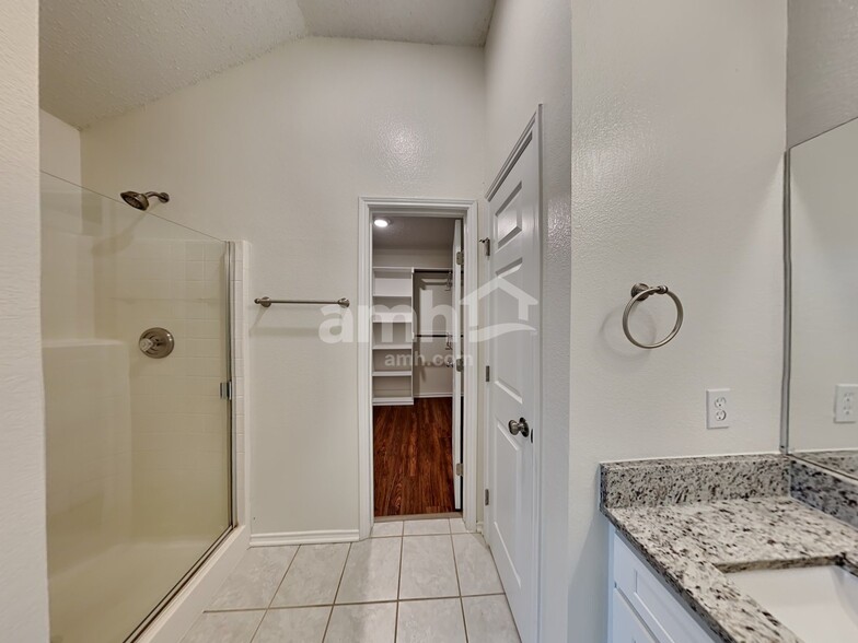 Building Photo - 1041 McKavett Dr