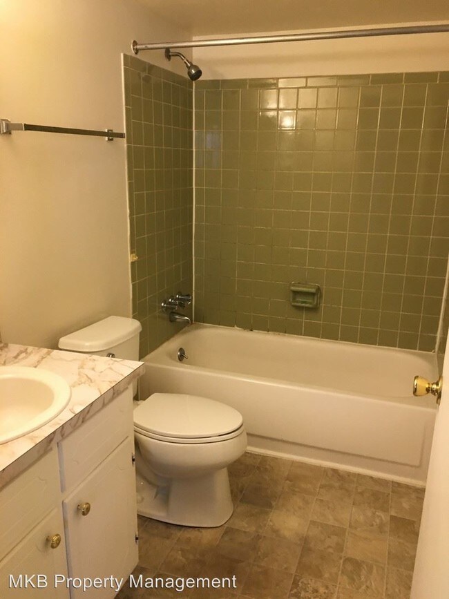 Building Photo - 709 Drew Ave NE