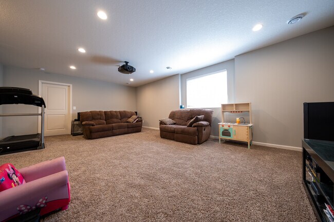 Building Photo - 15430 Eagle Creek Way