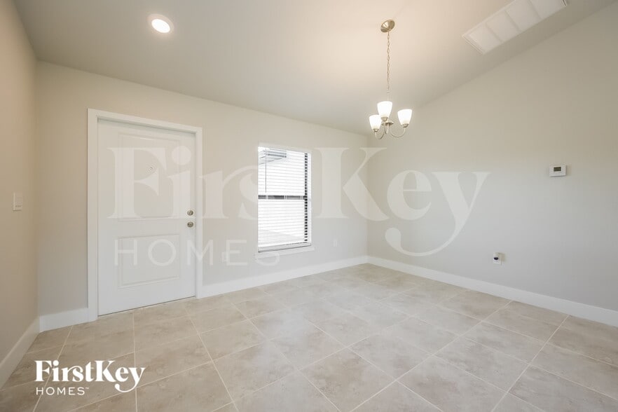 Building Photo - 915 Plumosa Ave