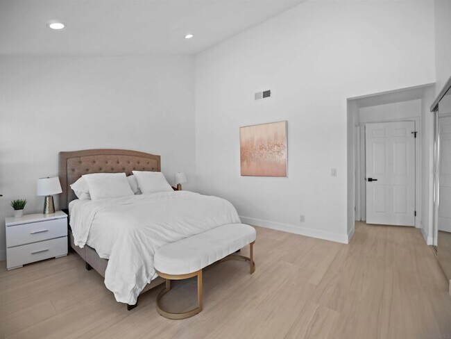 Building Photo - 11748 Via Chona