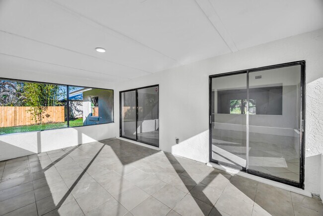 Building Photo - 2514 SE Alfonso Ave
