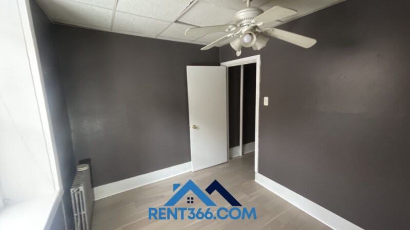 Building Photo - 405 E Norwegian St