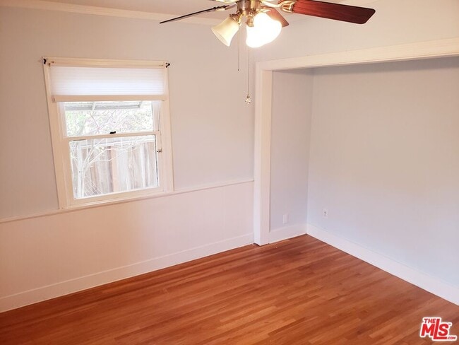 Building Photo - 1710 Oakwood St
