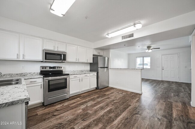 Building Photo - 5010 N 22nd Ave