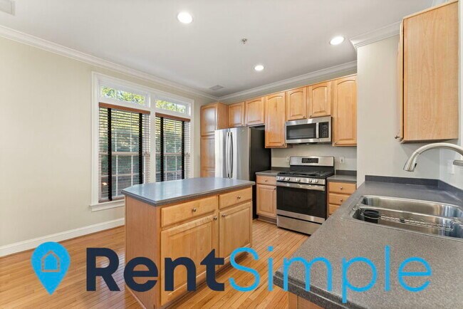 Building Photo - 3631 Madison Ln