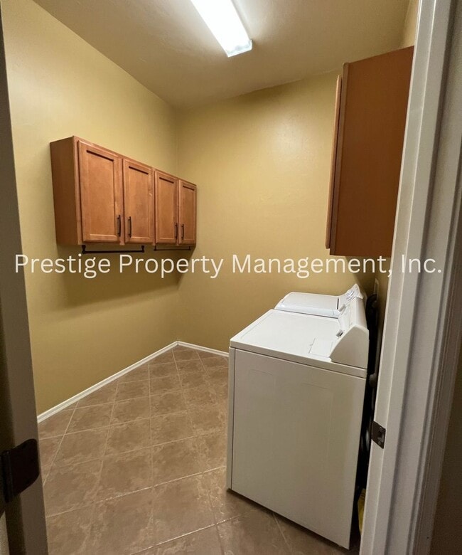 Building Photo - Gorgeous 4/2 Dove Mountain Home!