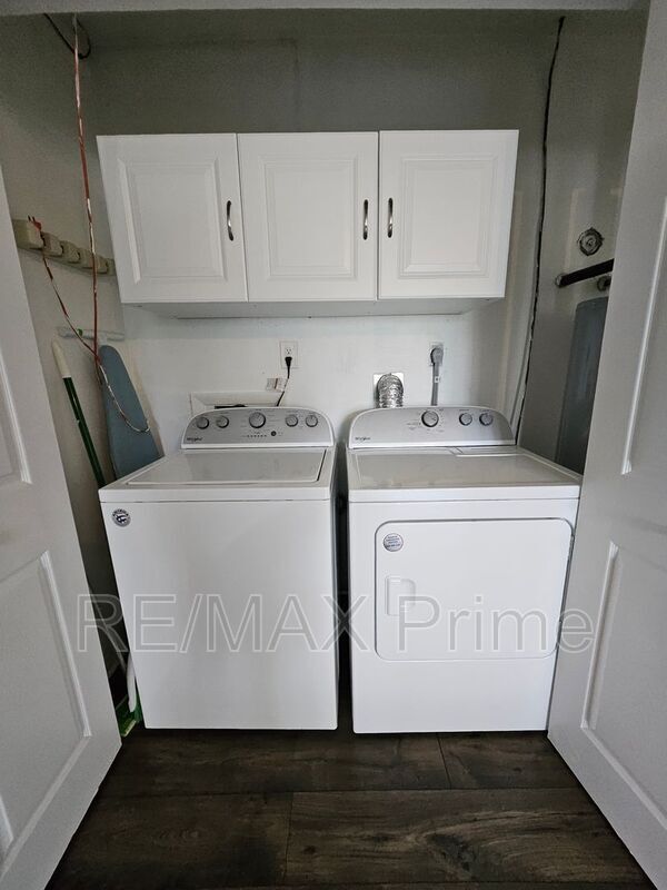 Building Photo - 3413 Newport Dr
