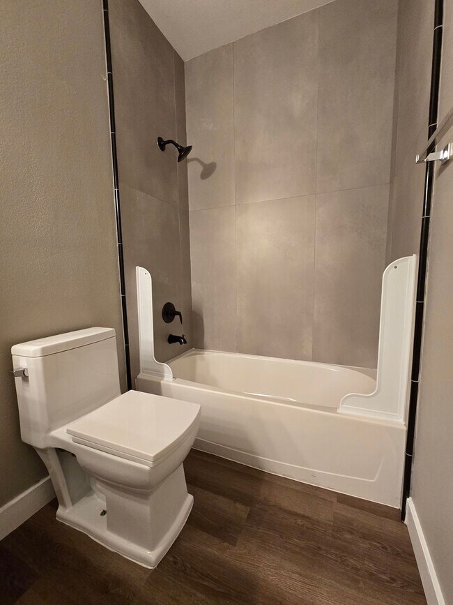 Building Photo - A Fabulous 2 Bedroom Condo with a Garage in the Heart of Summerlin!!!