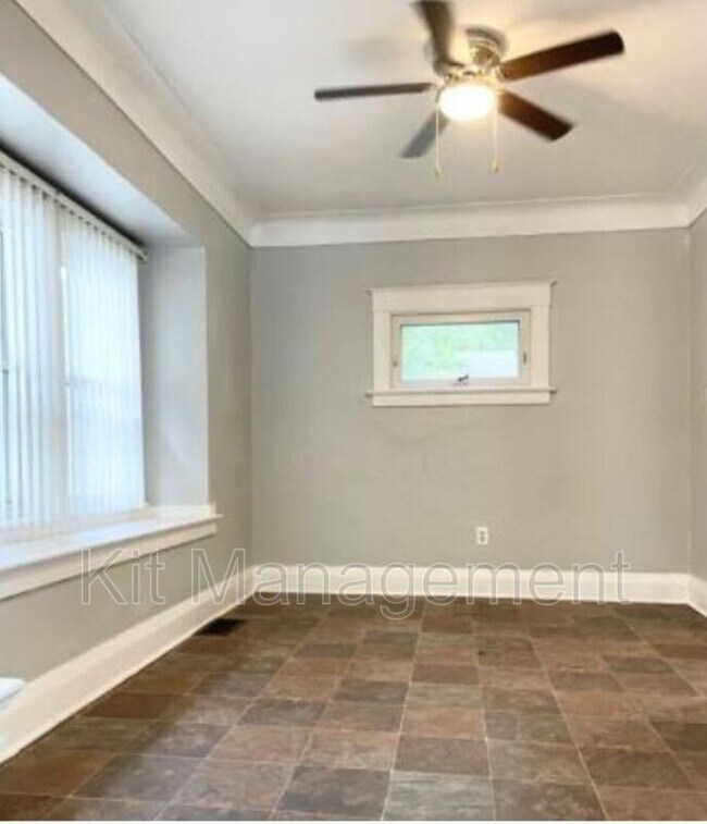 Building Photo - 828 Toronto Ave