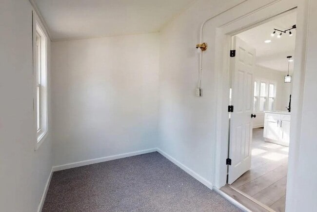 Building Photo - 1008 Drackert St