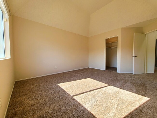 Building Photo - Two-Story, 2-Bedroom Mountain Vista Townho...