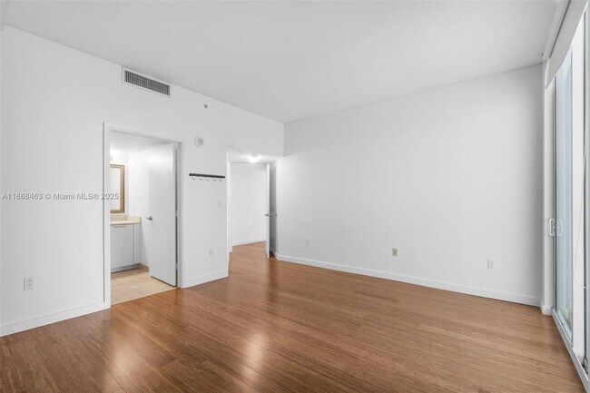 Building Photo - 1800 N Bayshore Dr