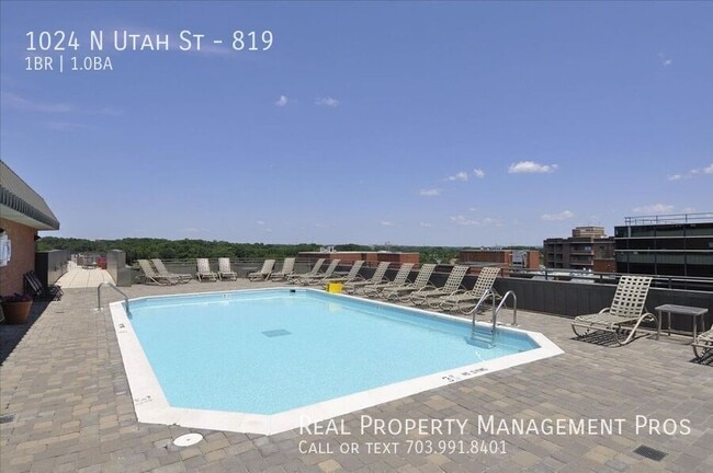 Building Photo - 1024 N Utah St