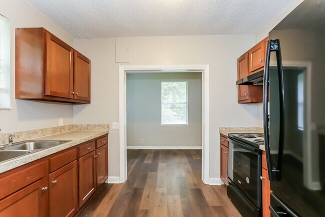 Building Photo - 4606 Albermarle Ave